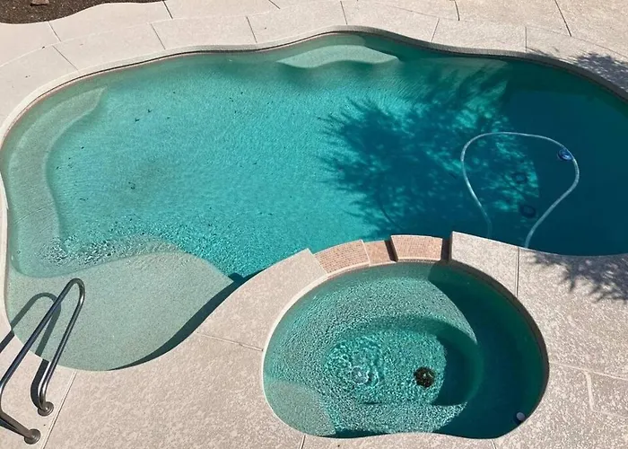 Pet-friendly Retreat W/ Private Pool, Pool Table & Great Wifi Near Golf, Hiking & Spring Training Dom wakacyjny *