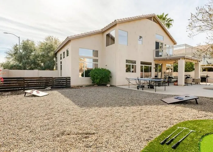 Pet-friendly Retreat W/ Private Pool, Pool Table & Great Wifi Near Golf, Hiking & Spring Training Mesa