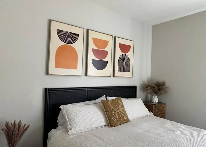 Dom wakacyjny Pet-friendly Retreat W/ Private Pool, Pool Table & Great Wifi Near Golf, Hiking & Spring Training *