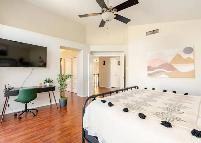 Pet-friendly Retreat W/ Private Pool, Pool Table & Great Wifi Near Golf, Hiking & Spring Training Mesa