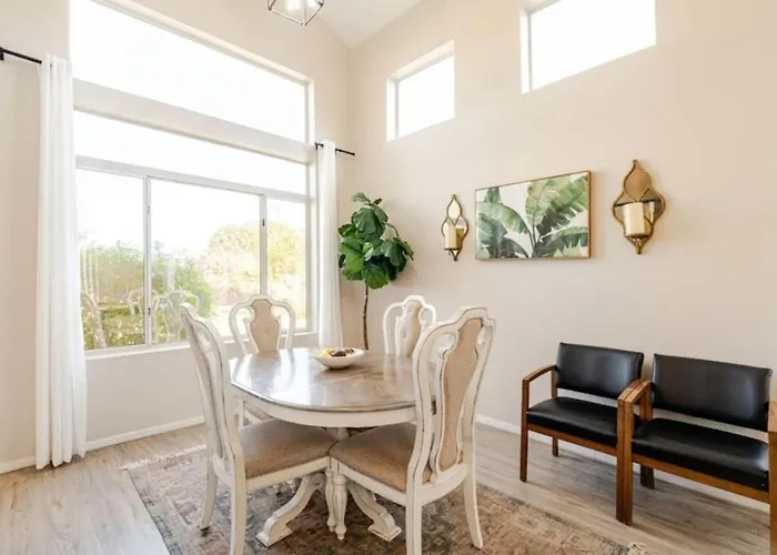Dom wakacyjny Pet-friendly Retreat W/ Private Pool, Pool Table & Great Wifi Near Golf, Hiking & Spring Training