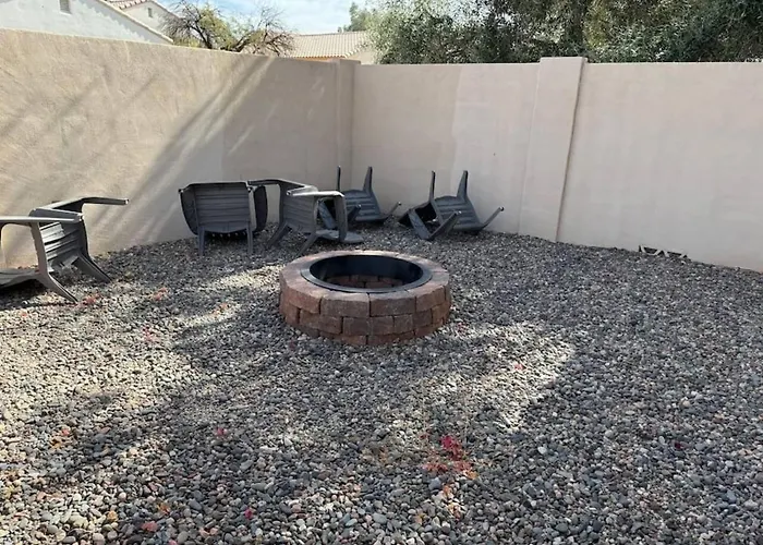 Dom wakacyjny Pet-friendly Retreat W/ Private Pool, Pool Table & Great Wifi Near Golf, Hiking & Spring Training