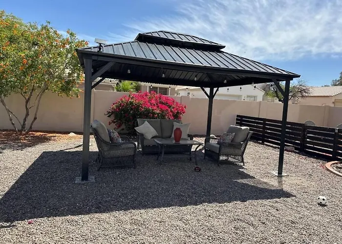 Pet-friendly Retreat W/ Private Pool, Pool Table & Great Wifi Near Golf, Hiking & Spring Training Dom wakacyjny