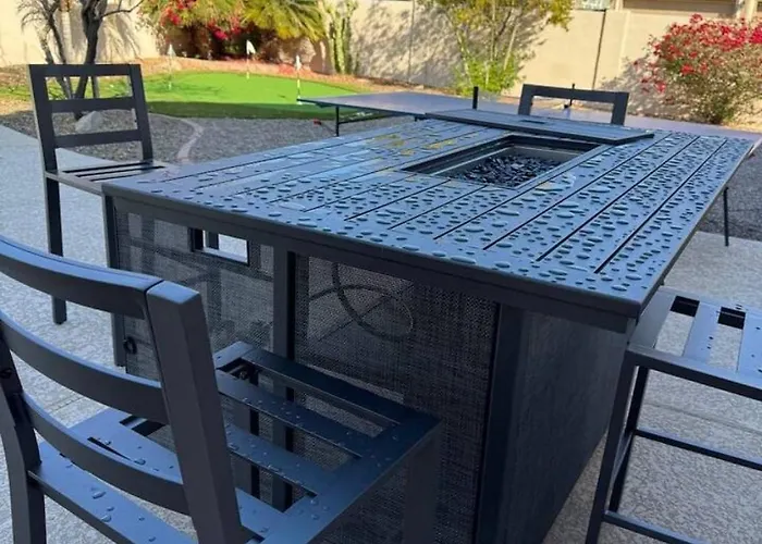 Dom wakacyjny Pet-friendly Retreat W/ Private Pool, Pool Table & Great Wifi Near Golf, Hiking & Spring Training *