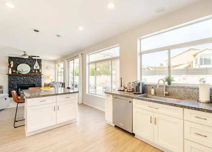 Dom wakacyjny Pet-friendly Retreat W/ Private Pool, Pool Table & Great Wifi Near Golf, Hiking & Spring Training