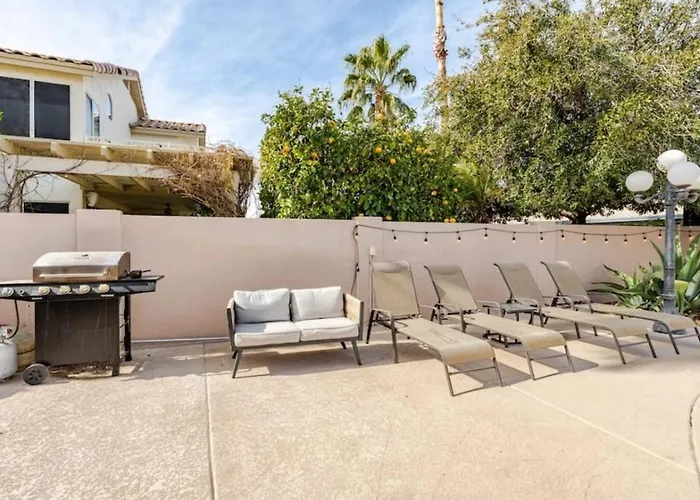 Dom wakacyjny Pet-friendly Retreat W/ Private Pool, Pool Table & Great Wifi Near Golf, Hiking & Spring Training
