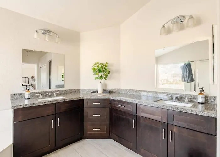 Pet-friendly Retreat W/ Private Pool, Pool Table & Great Wifi Near Golf, Hiking & Spring Training