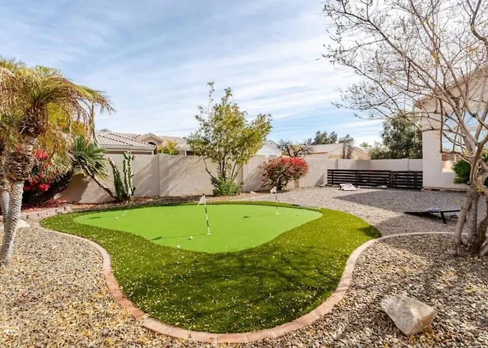 Pet-friendly Retreat W/ Private Pool, Pool Table & Great Wifi Near Golf, Hiking & Spring Training Dom wakacyjny