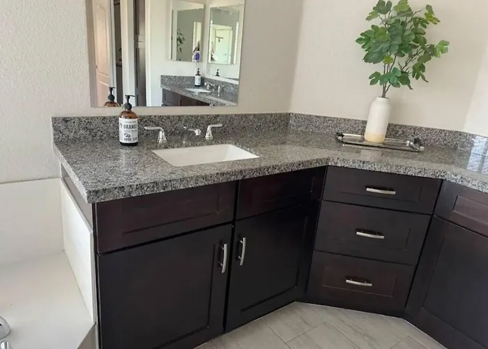 Pet-friendly Retreat W/ Private Pool, Pool Table & Great Wifi Near Golf, Hiking & Spring Training Dom wakacyjny