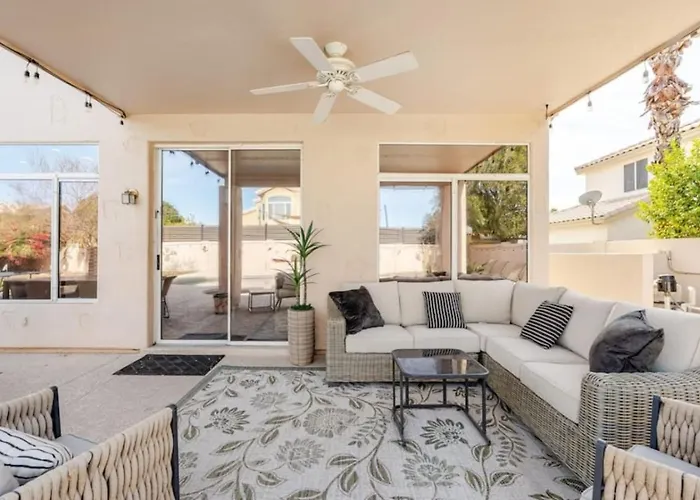 Pet-friendly Retreat W/ Private Pool, Pool Table & Great Wifi Near Golf, Hiking & Spring Training *