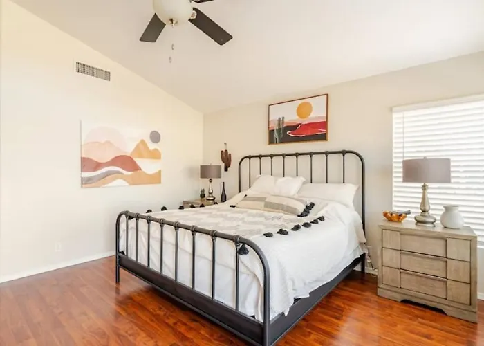Dom wakacyjny Pet-friendly Retreat W/ Private Pool, Pool Table & Great Wifi Near Golf, Hiking & Spring Training