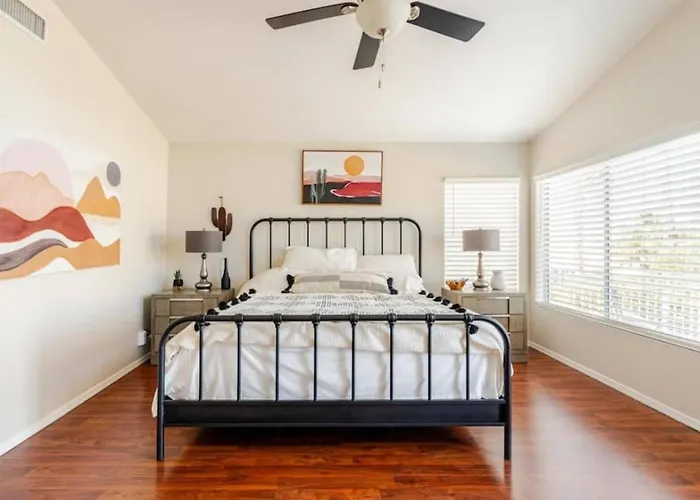 Dom wakacyjny Pet-friendly Retreat W/ Private Pool, Pool Table & Great Wifi Near Golf, Hiking & Spring Training *
