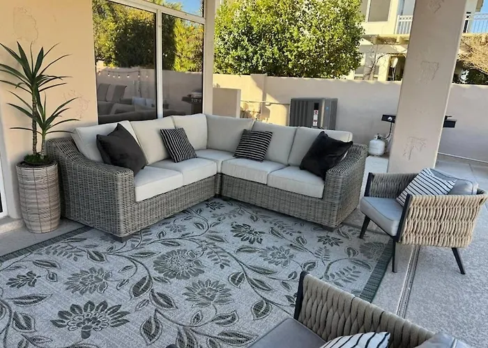 Dom wakacyjny Pet-friendly Retreat W/ Private Pool, Pool Table & Great Wifi Near Golf, Hiking & Spring Training *