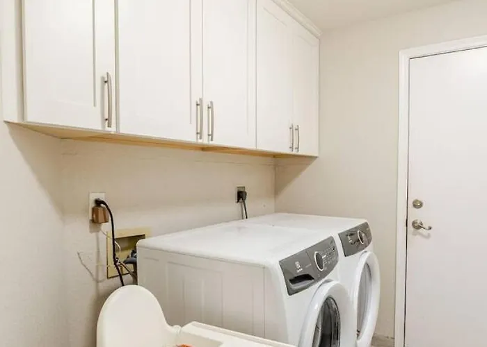 Pet-friendly Retreat W/ Private Pool, Pool Table & Great Wifi Near Golf, Hiking & Spring Training Dom wakacyjny